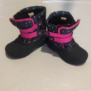 Toddler 10 pink and black snow boots